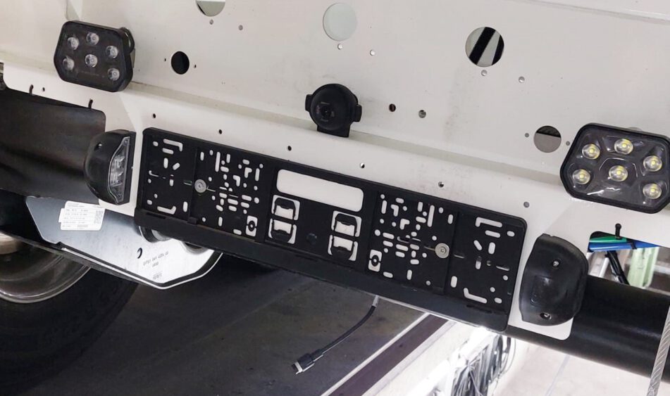 Reversing camera tipper